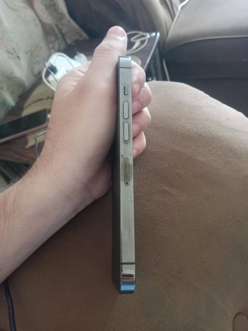 Apple iPhone 13 Pro 2