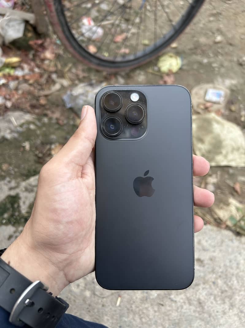 Apple iPhone 14 Pro Max 1