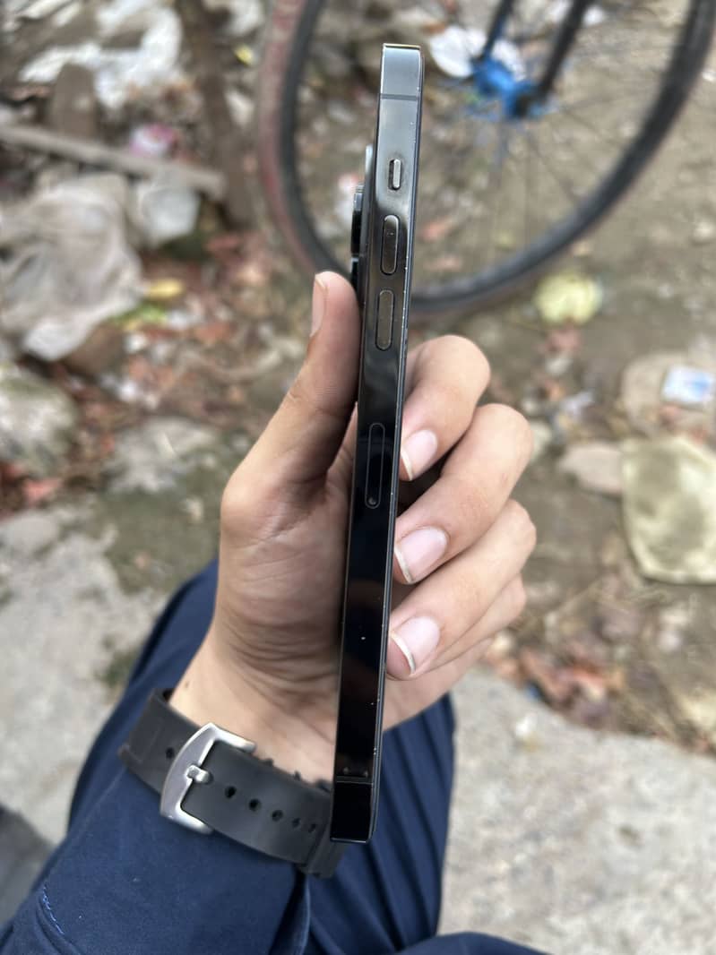 Apple iPhone 14 Pro Max 4