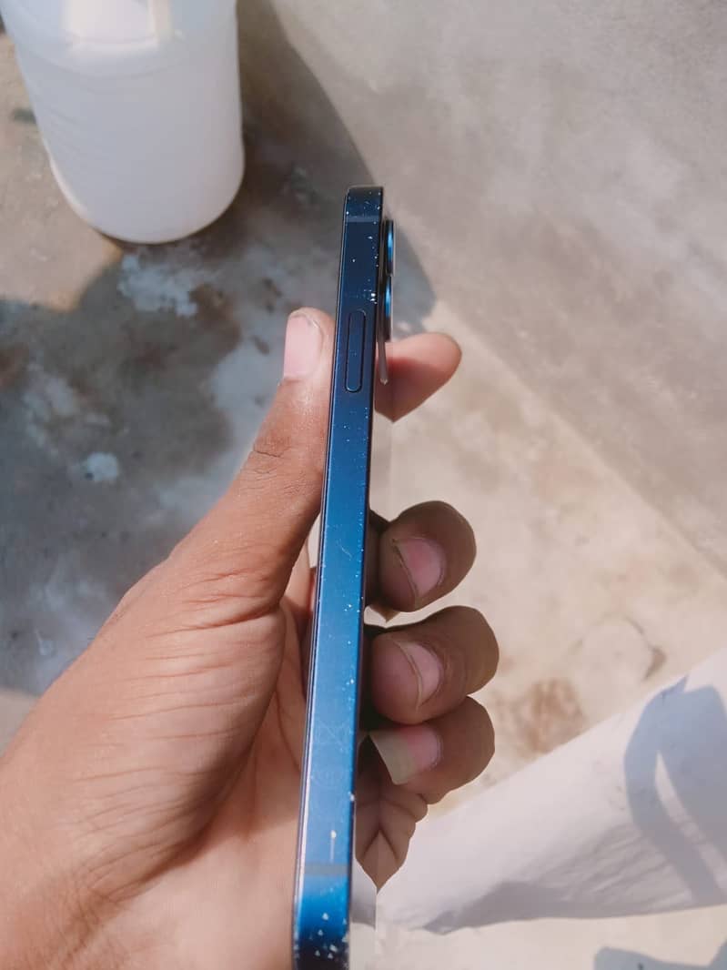 Apple iPhone 12 2