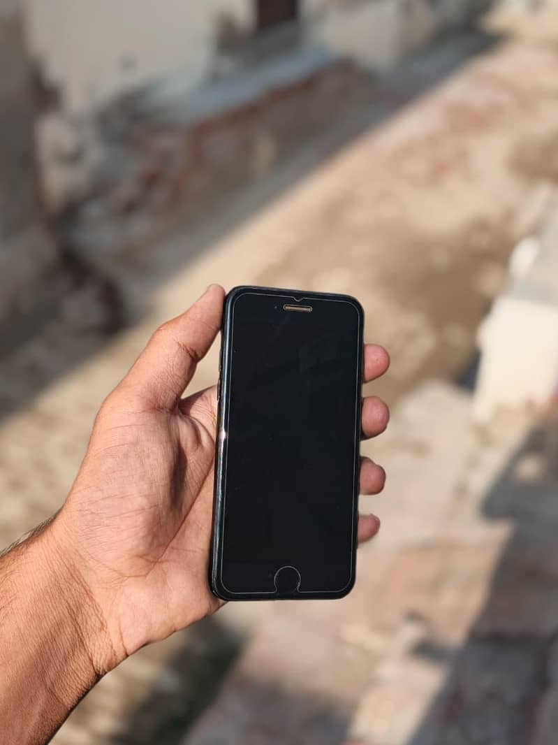 Apple iPhone SE 3 5