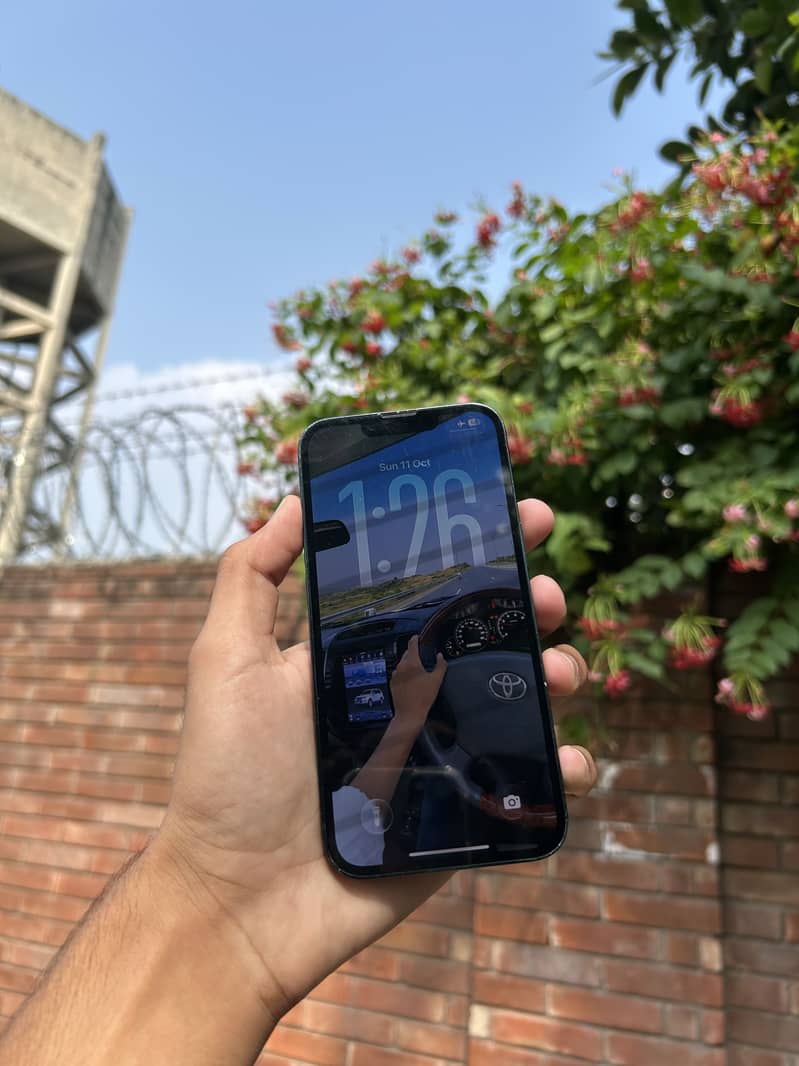 Apple iPhone 13 1