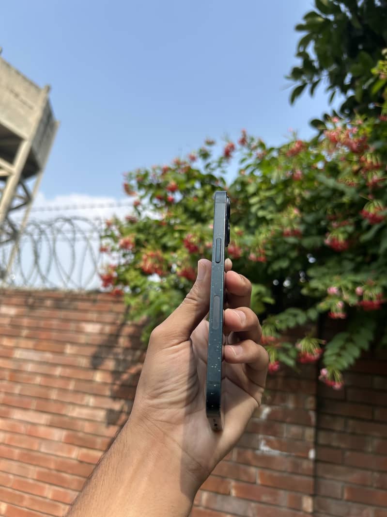 Apple iPhone 13 3