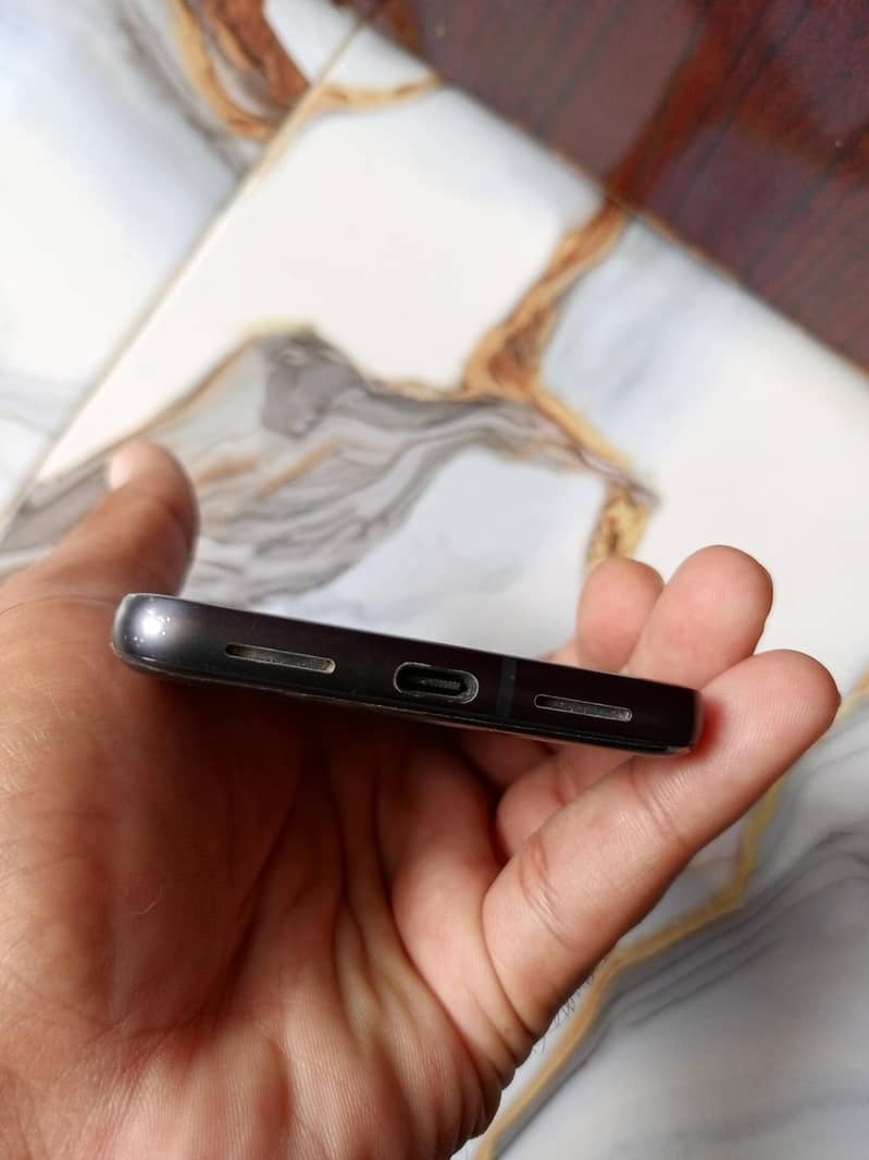 Google Pixel 8 4