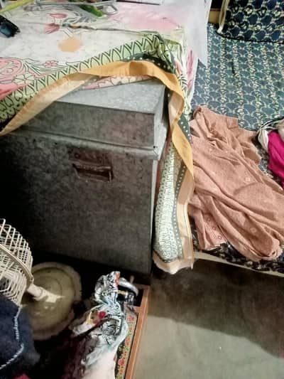 FURNITURE ITEMS DRESSING TABLE SHOW CASE AND PAITI