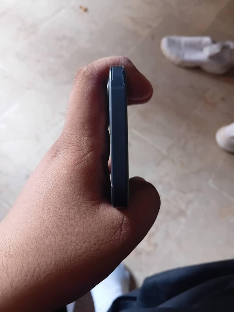 Apple iPhone 12 3
