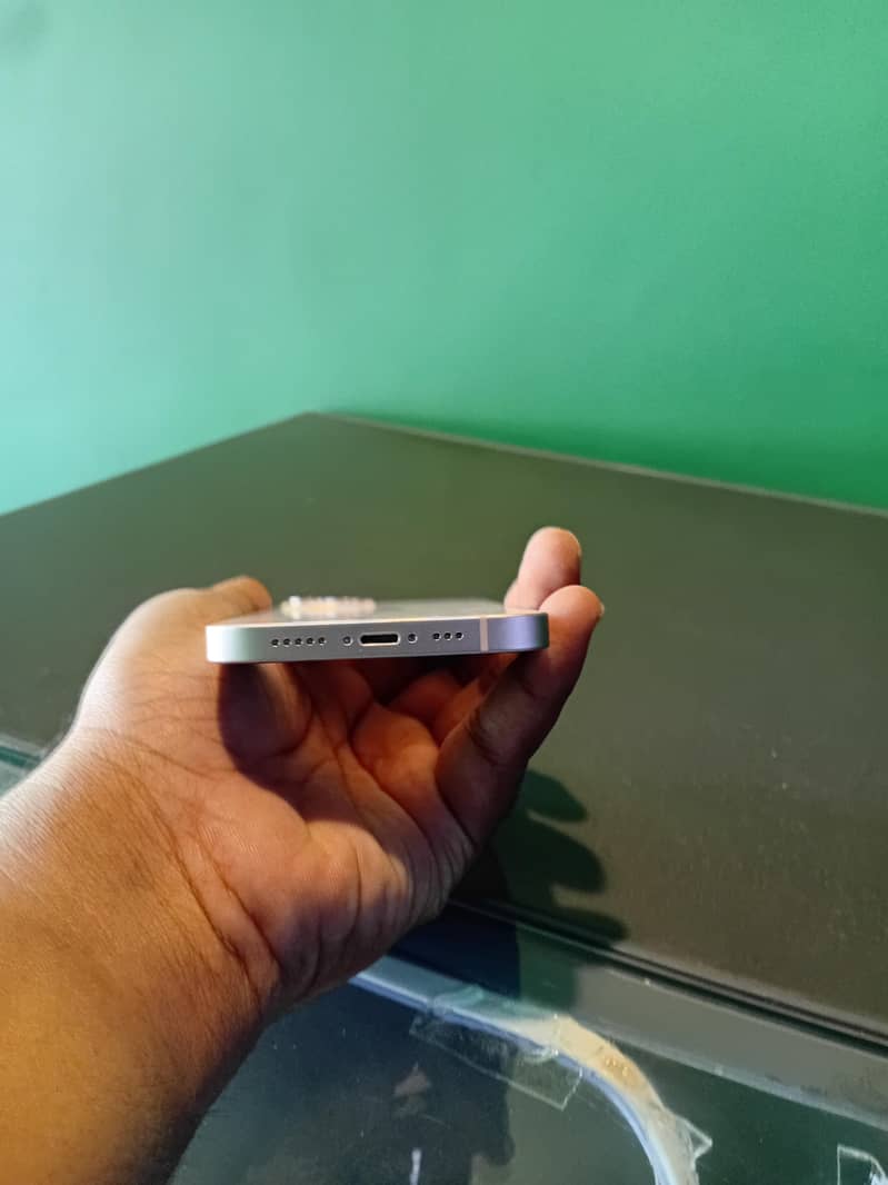 Apple iPhone 13 1