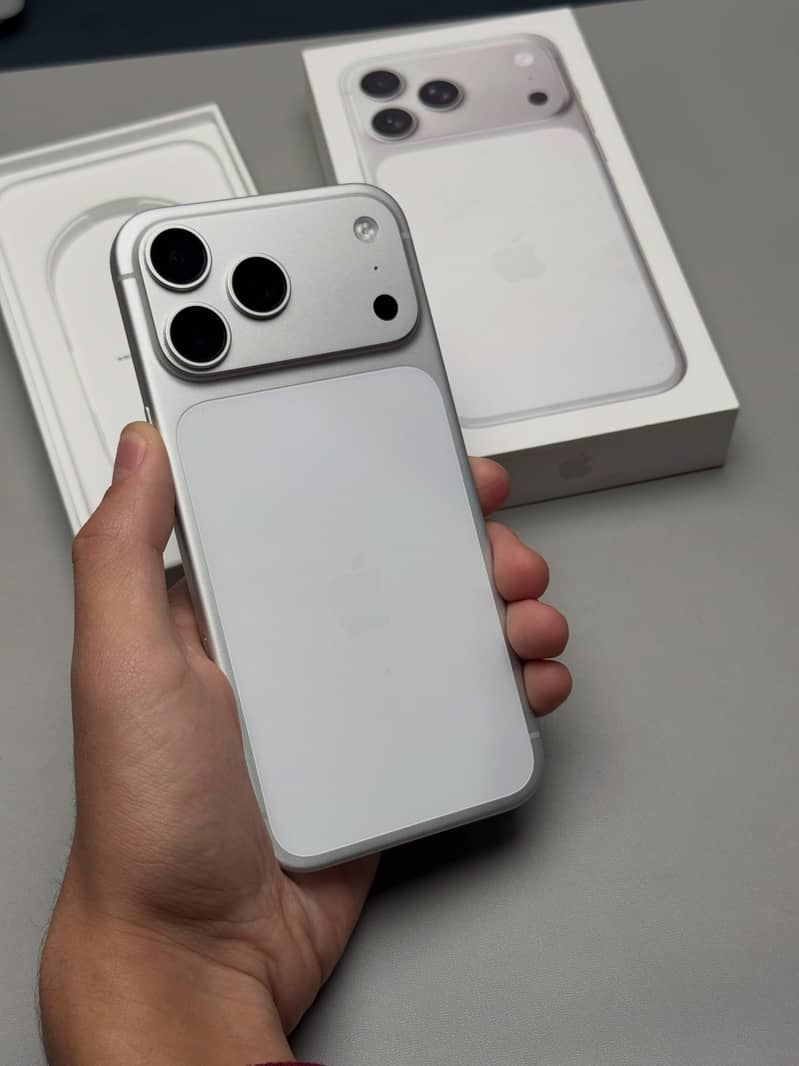 Apple iPhone 17 Pro Max 0