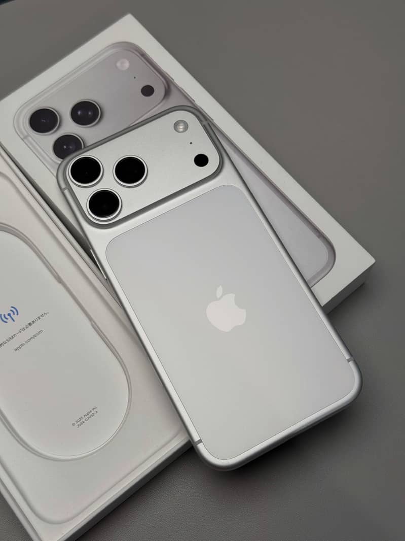 Apple iPhone 17 Pro Max 1