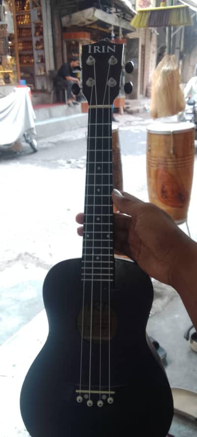 chhoti guitar for sale good