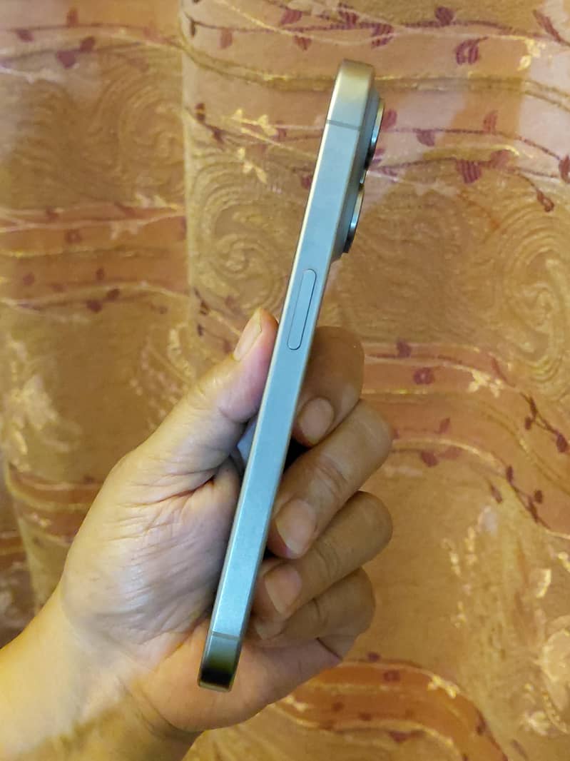 iPhone 15 Pro JV 1