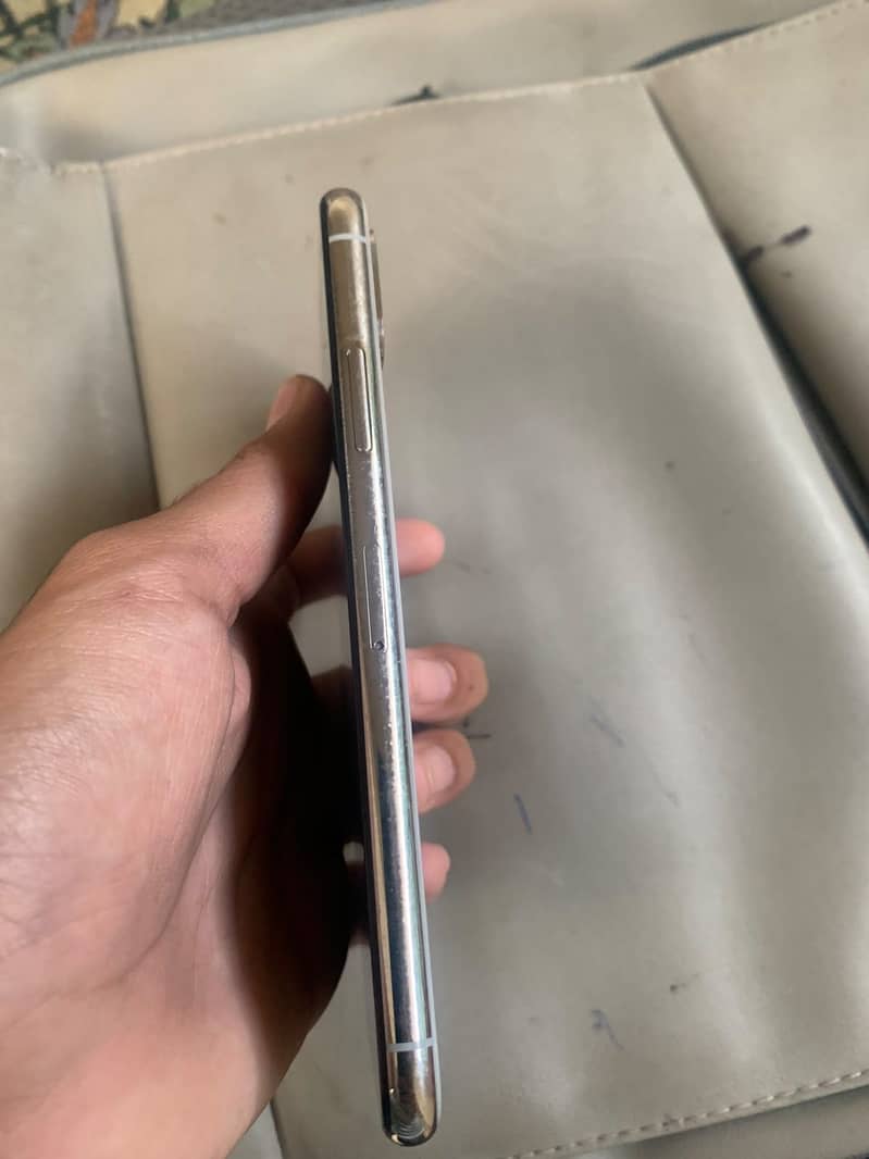 Apple iPhone X 3
