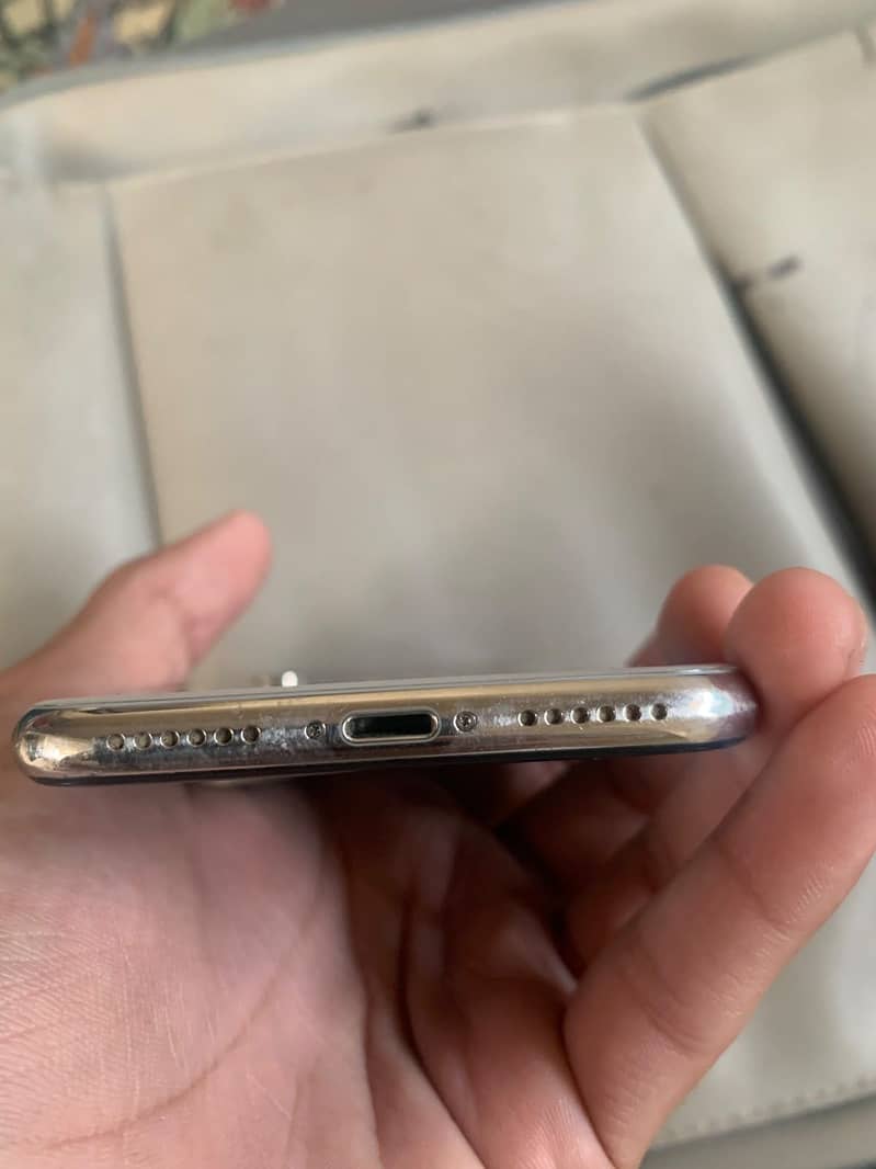 Apple iPhone X 5