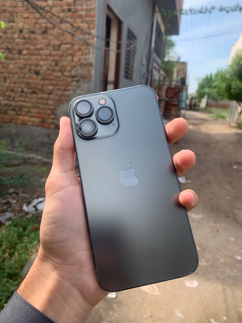 Apple iPhone 13 Pro Max 4