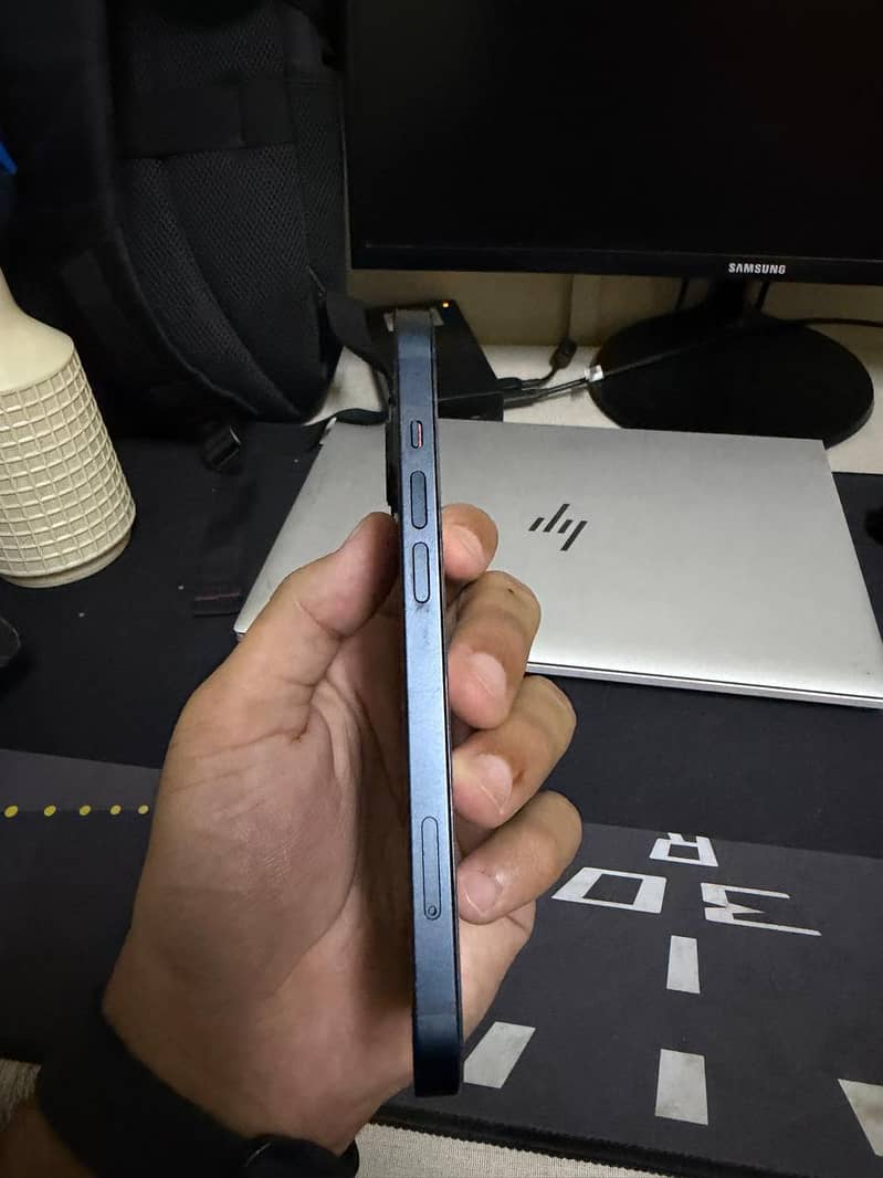 Apple iPhone 13 4