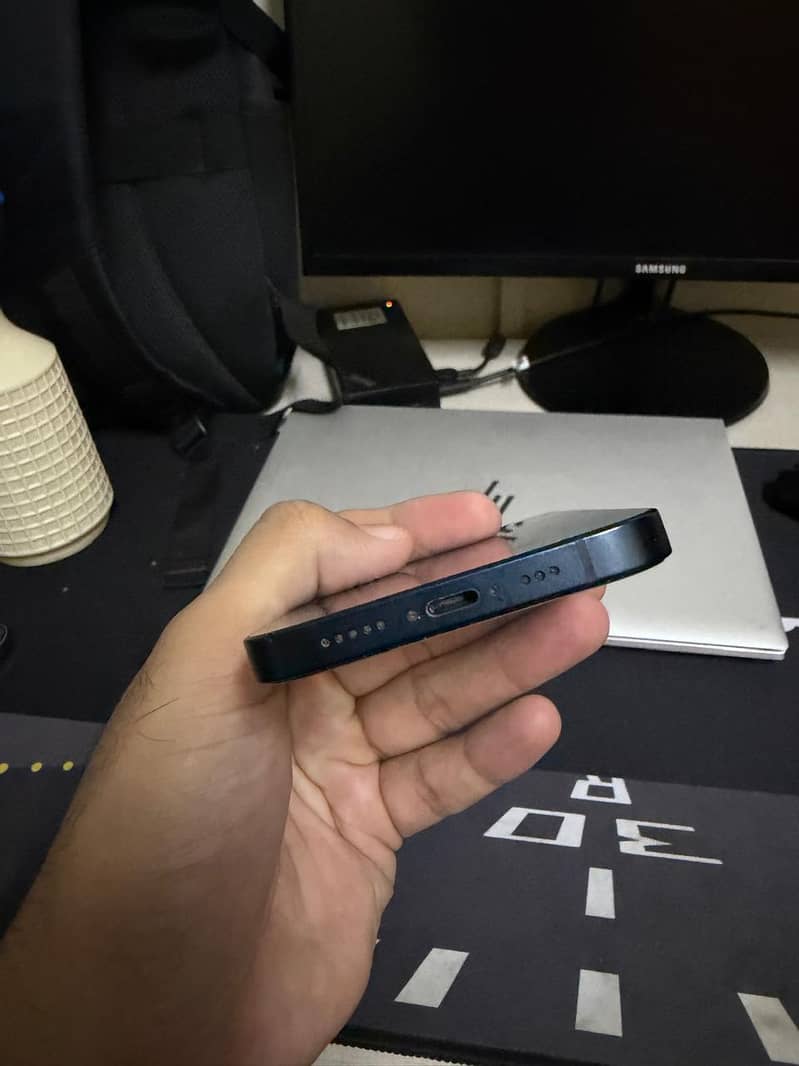 Apple iPhone 13 5