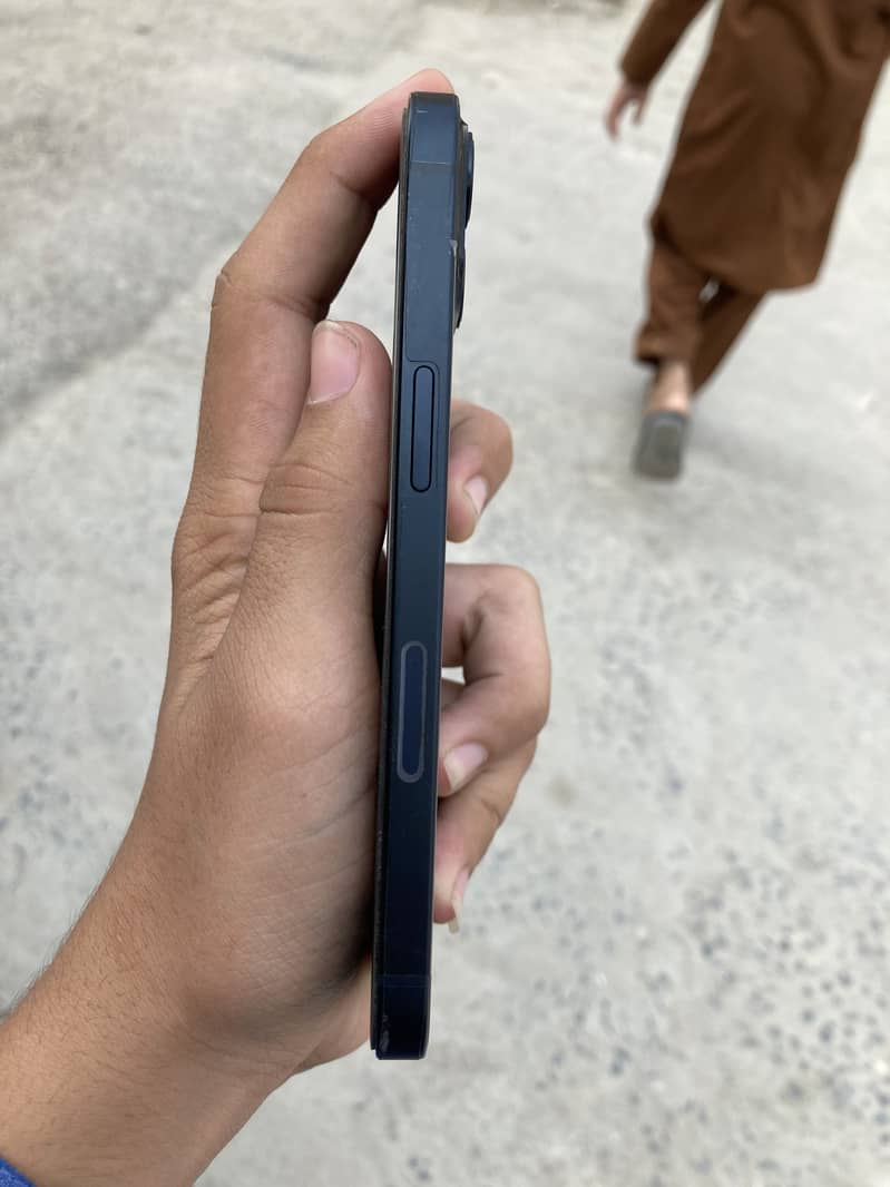 Apple iPhone 13 2