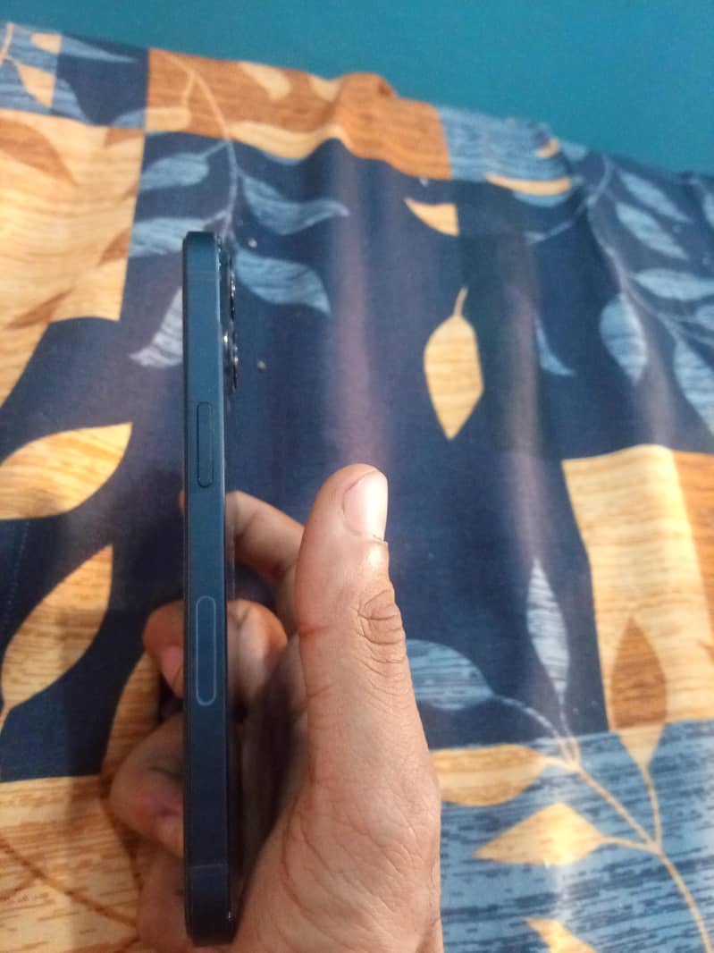 Apple iPhone 13 2