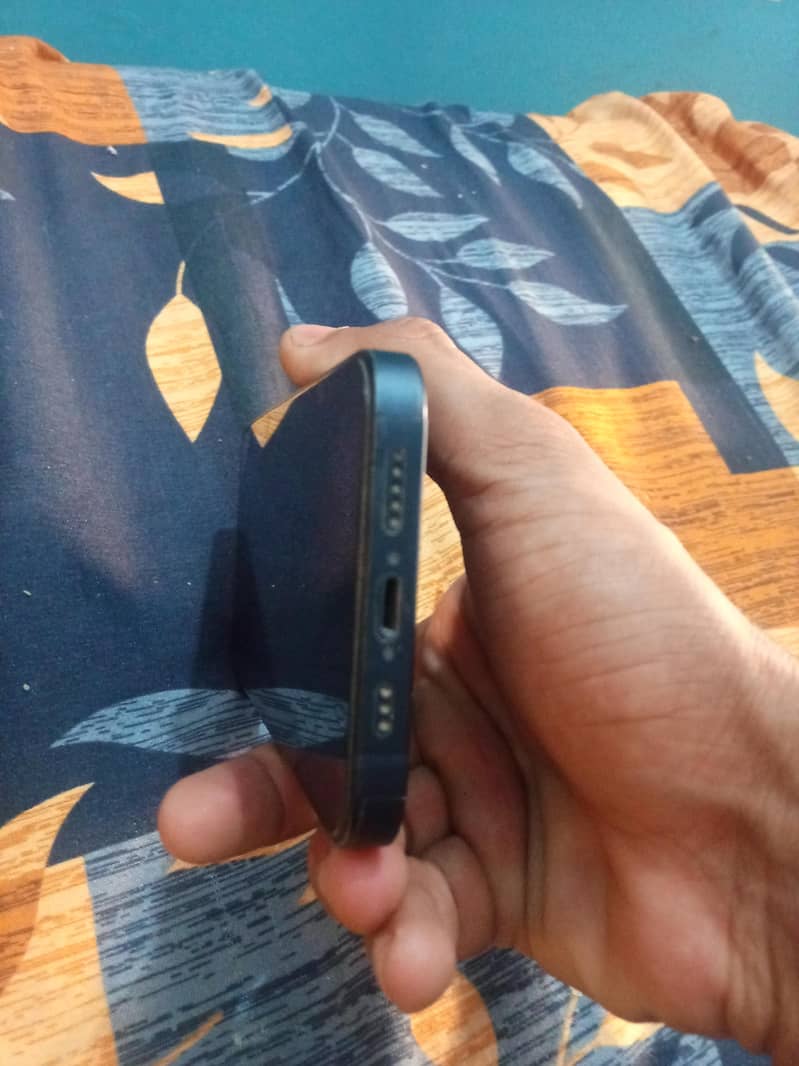 Apple iPhone 13 3