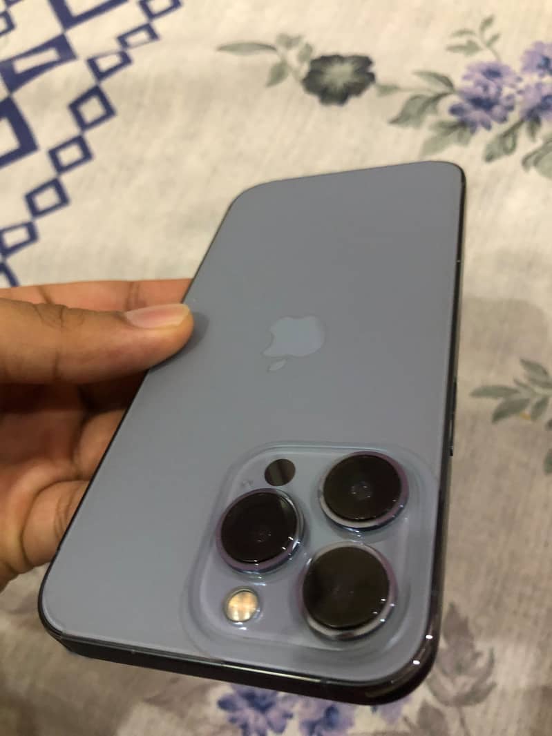 Apple iPhone 13 Pro 2