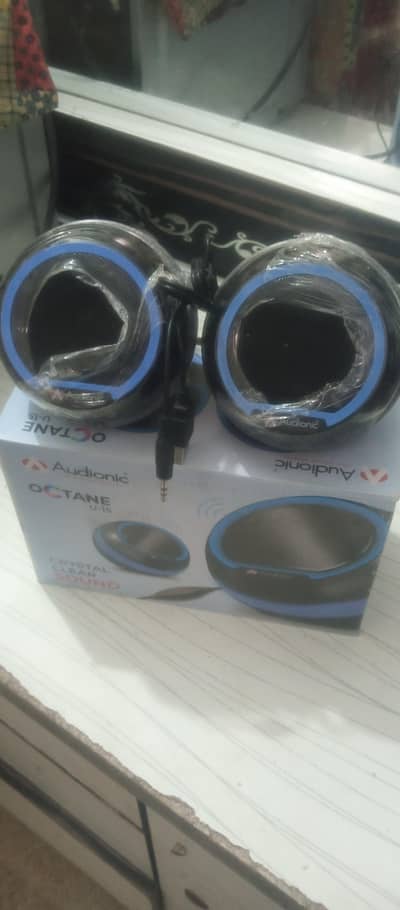 speaker laptop LED