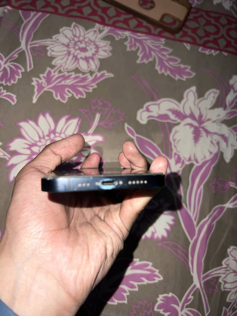 Apple iPhone 12 3