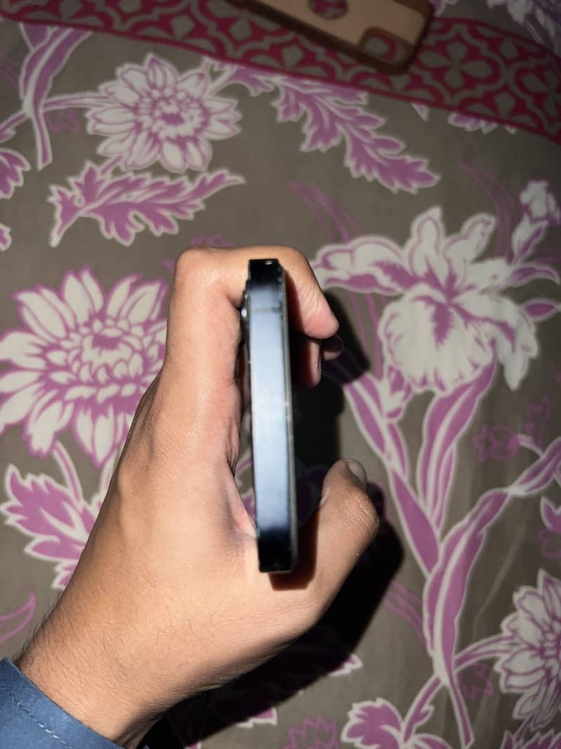 Apple iPhone 12 4
