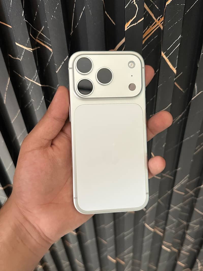 Apple iPhone 17 Pro 3