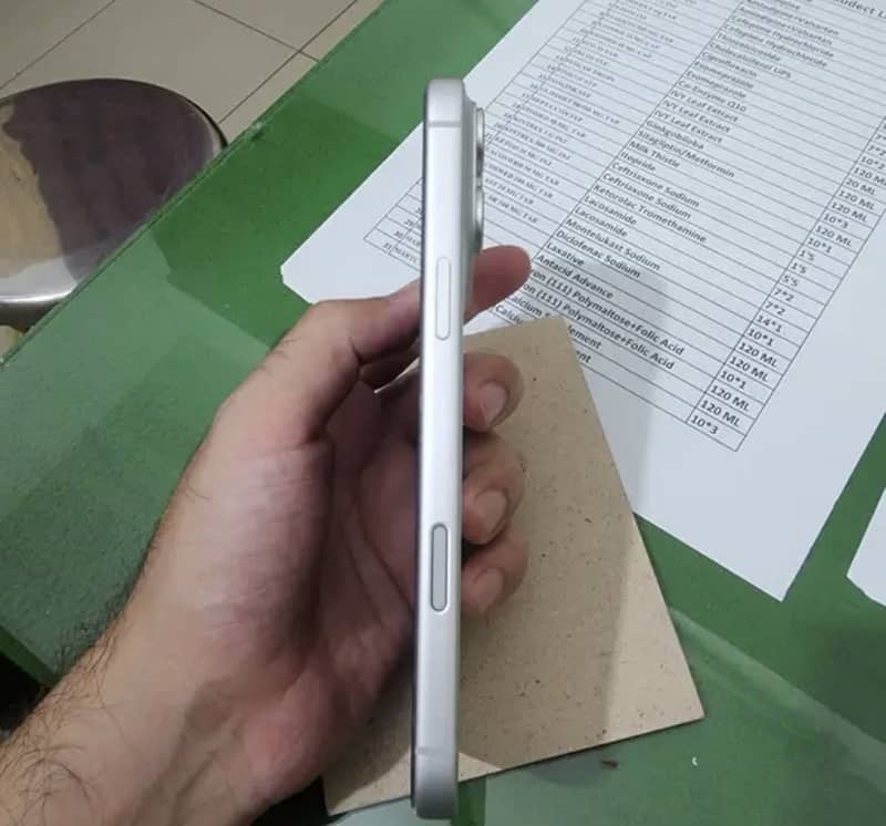Apple iPhone 17 Pro Max 2