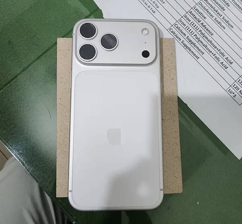 Apple iPhone 17 Pro Max 3