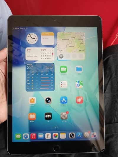 I pad 8th generation 10/10 condition PUBG king 128 gb exchange posibel