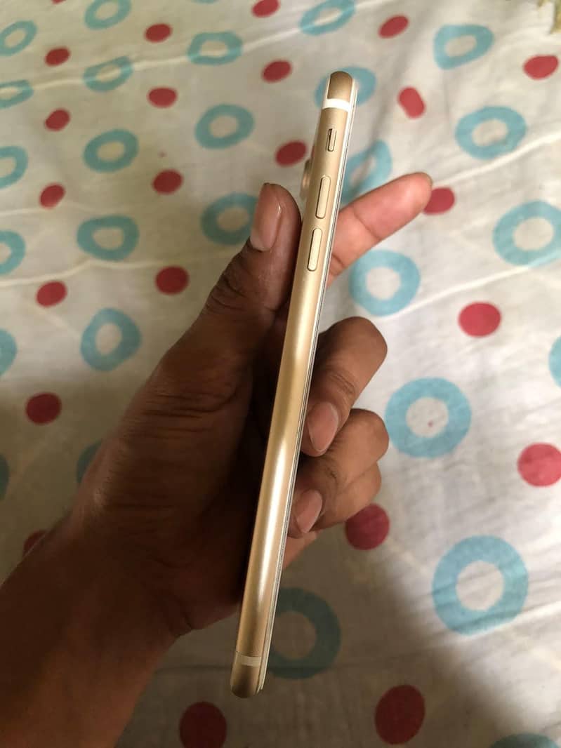 Apple iPhone 7 Plus 6