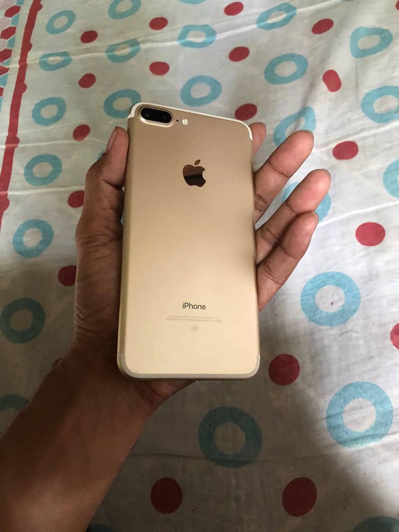 Apple iPhone 7 Plus 11