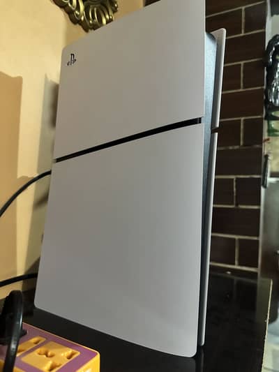 Playstation (PS5) Slim disk Edition + 2 Controllers