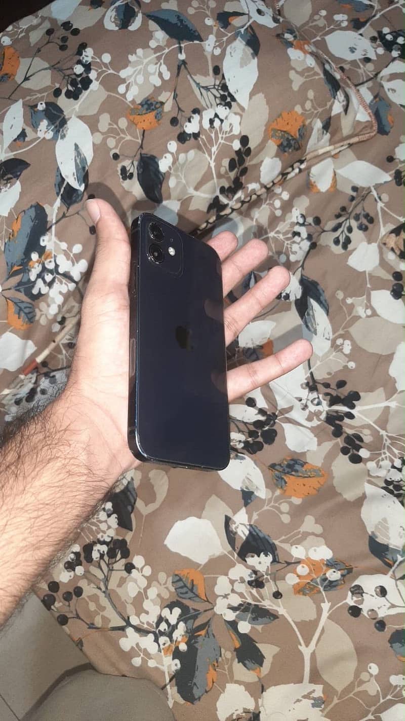 Apple iPhone 12 4