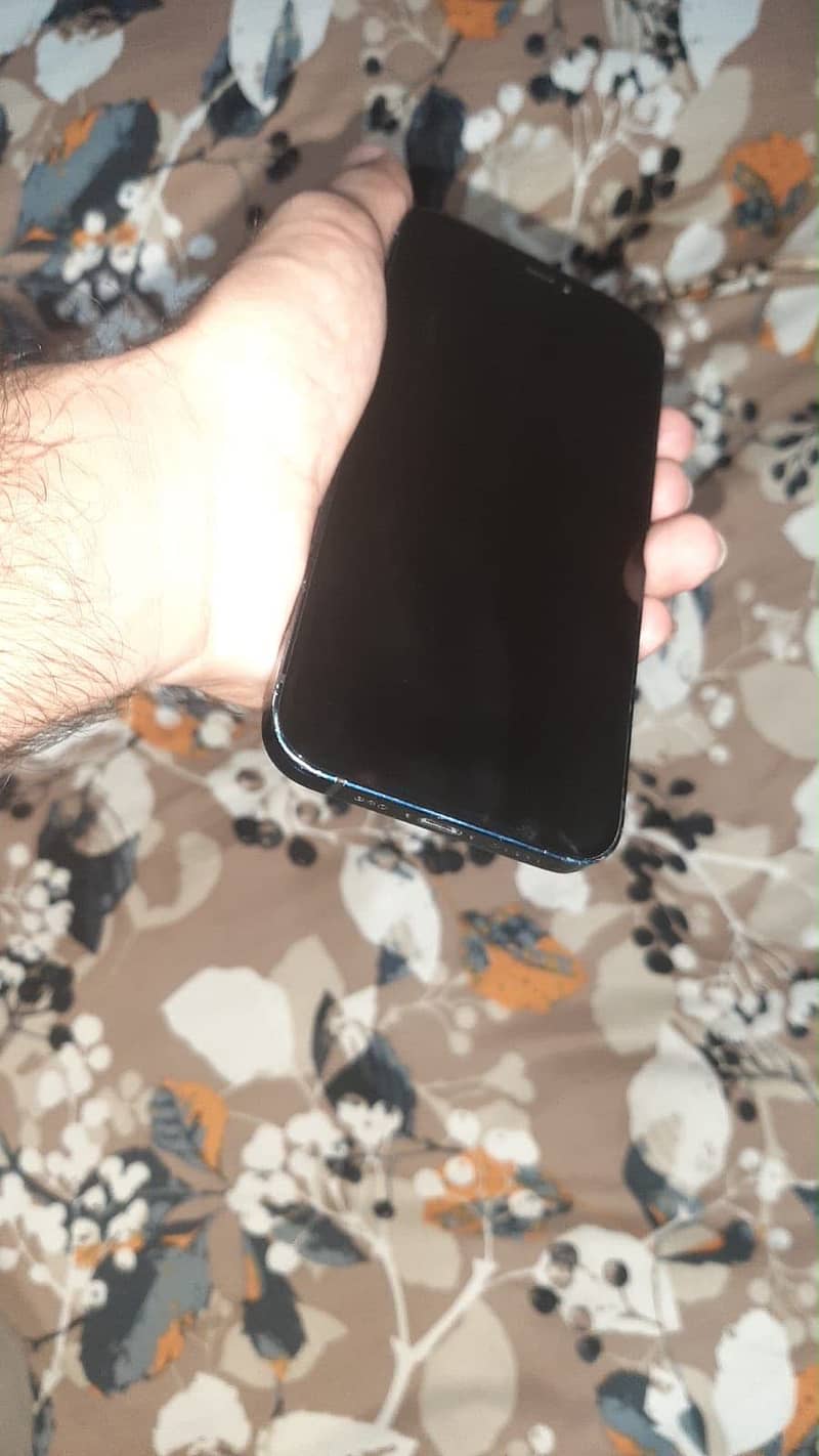 Apple iPhone 12 6