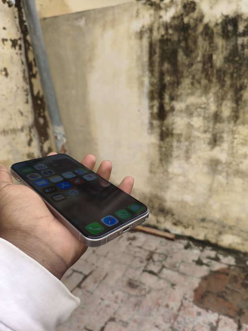 Apple iPhone 15 Pro Max 5