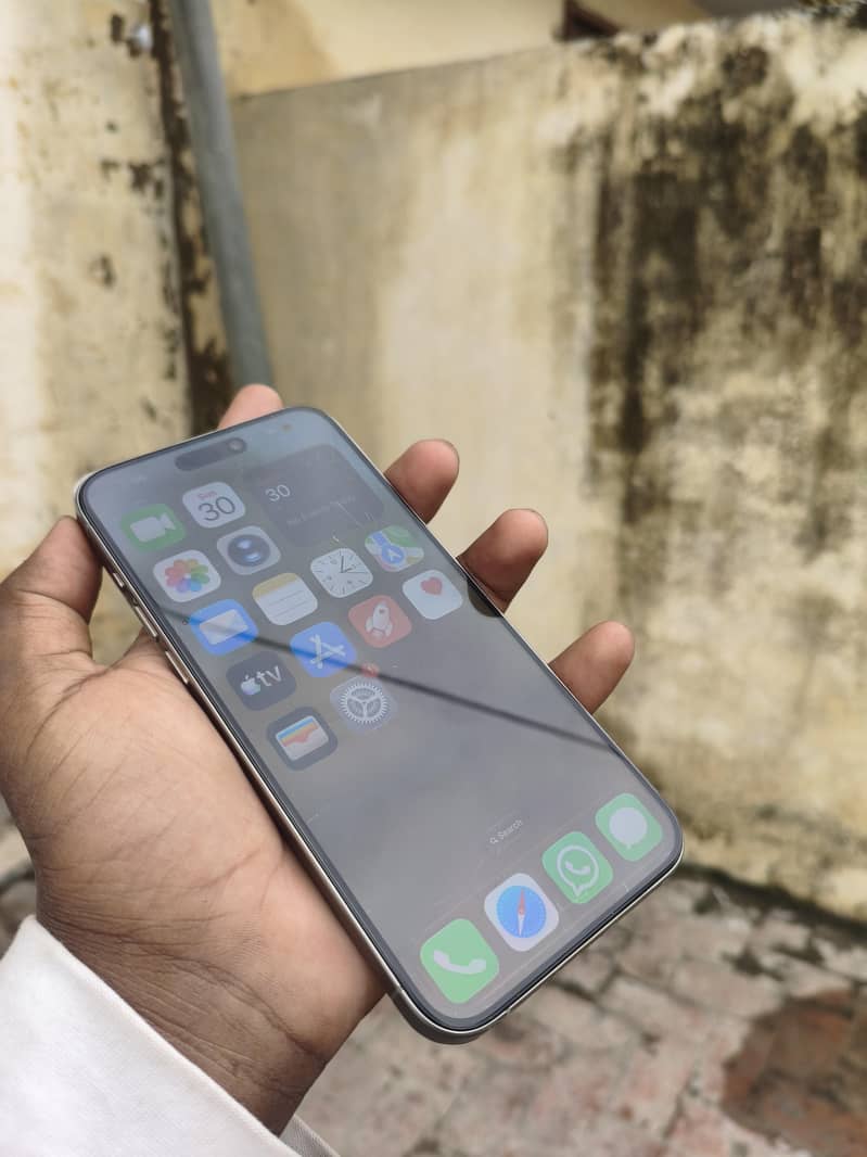 Apple iPhone 15 Pro Max 6