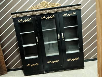 Crokery showcase/ Bartano wali Almari