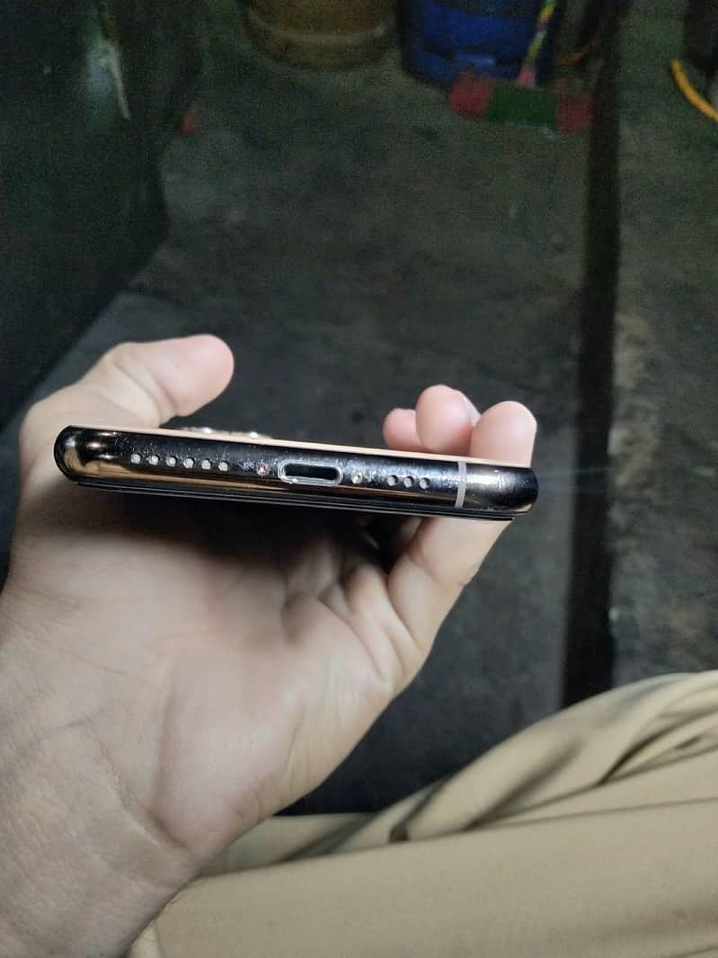 iphone 11 pro 2