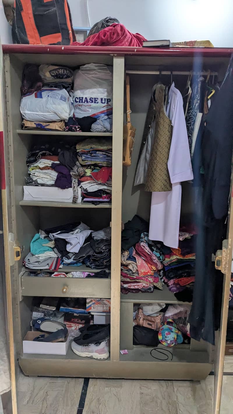Bed set include dressing table and 2 door cupboard 6