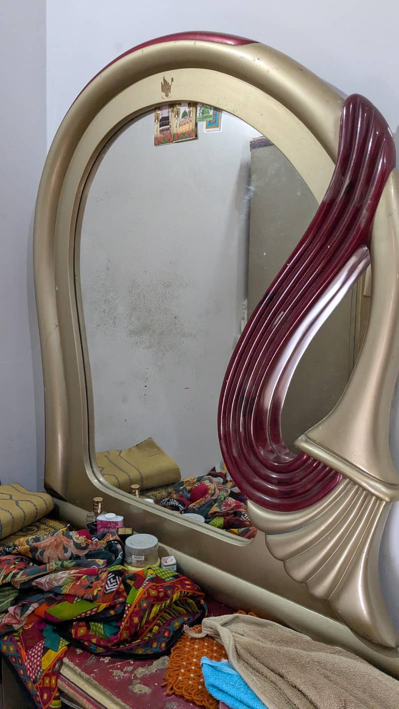 Bed set include dressing table and 2 door cupboard 9