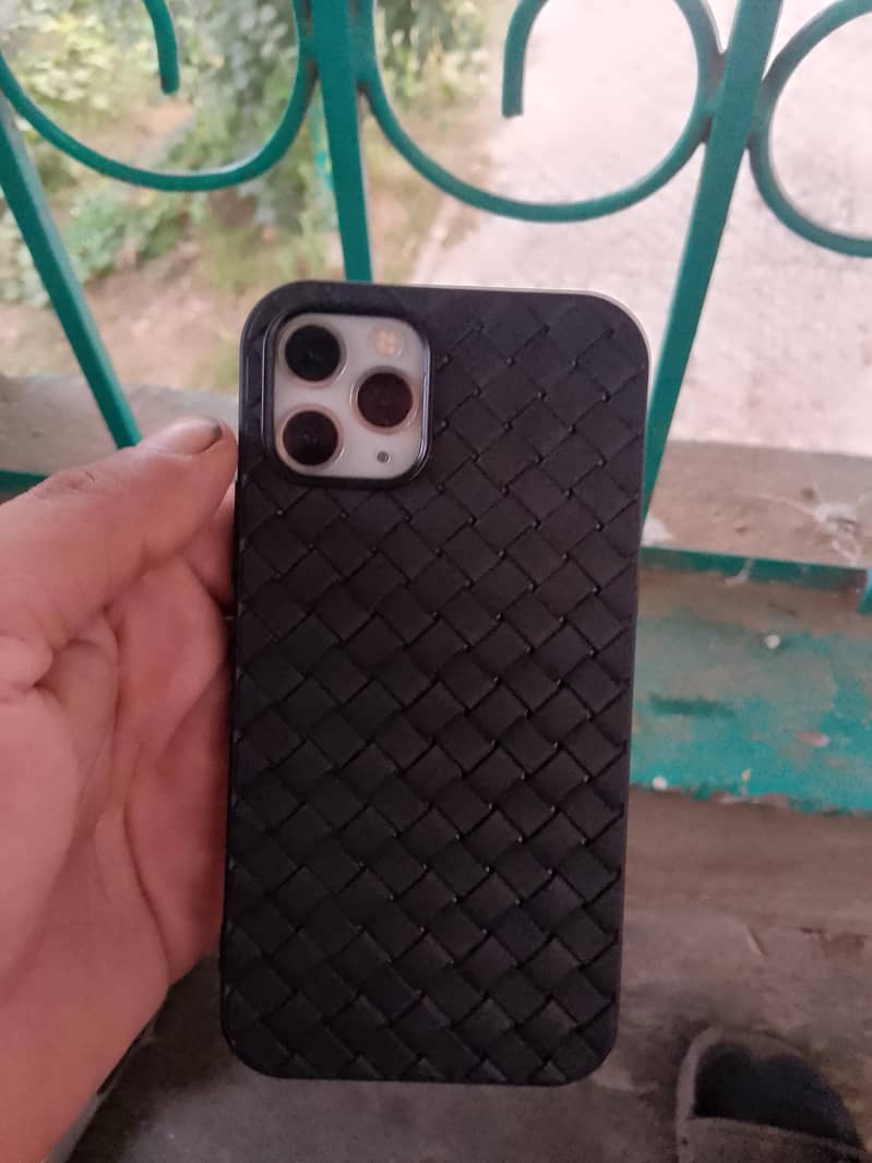 Apple iPhone 11 Pro 0
