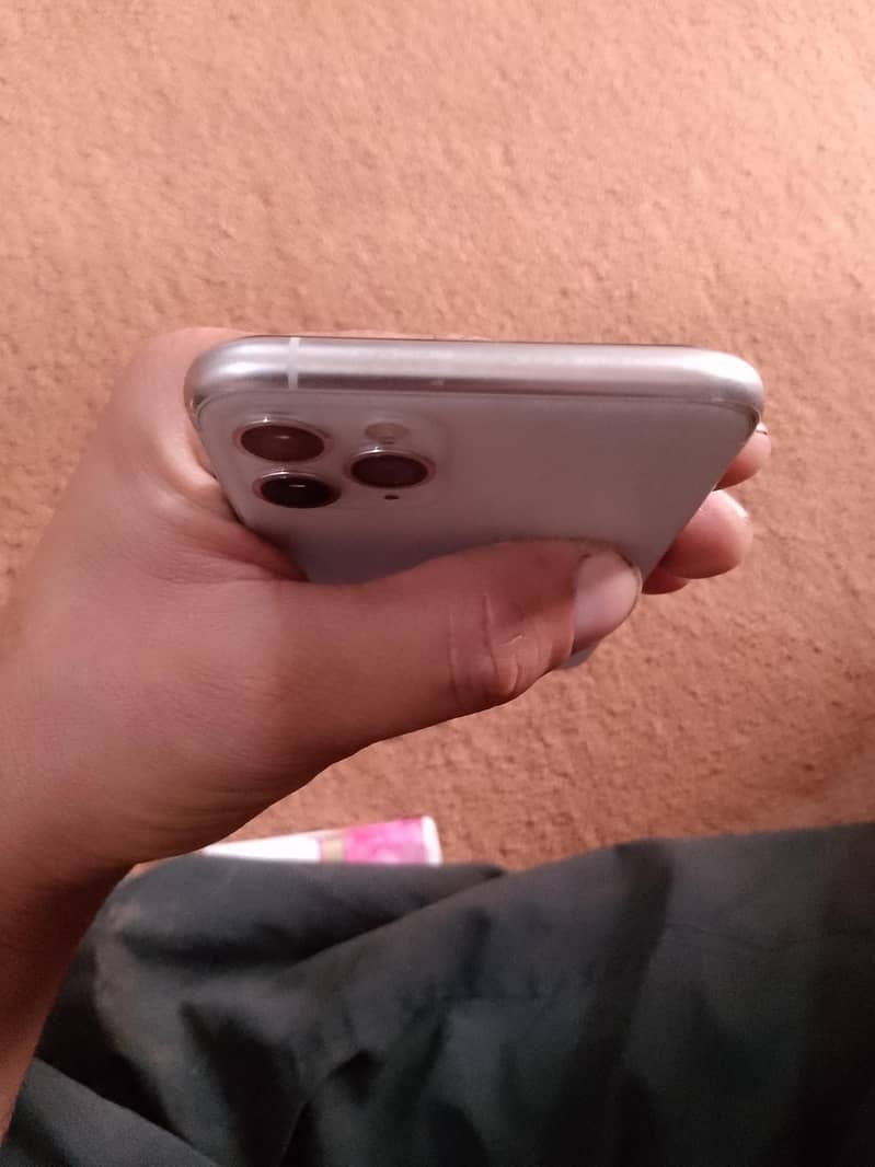 Apple iPhone 11 Pro 6