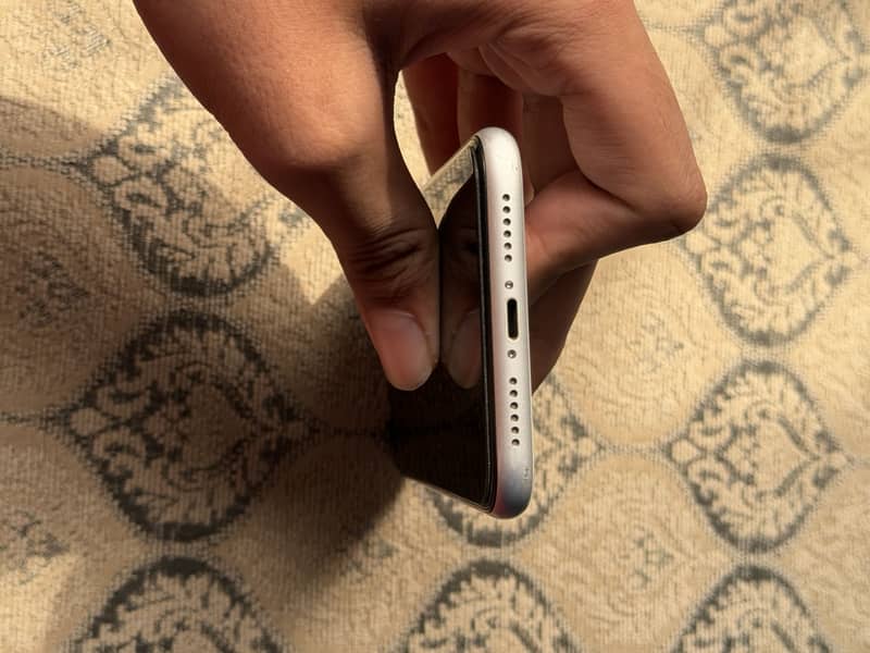 Apple iPhone XR 0