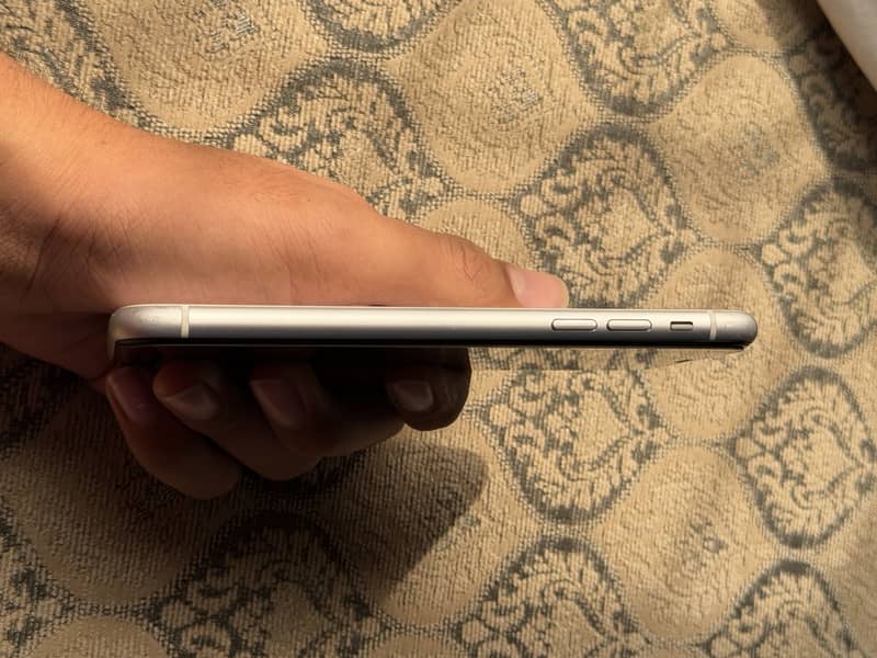 Apple iPhone XR 1