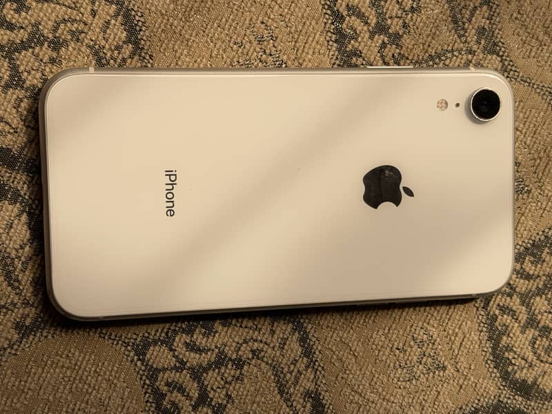 Apple iPhone XR 4