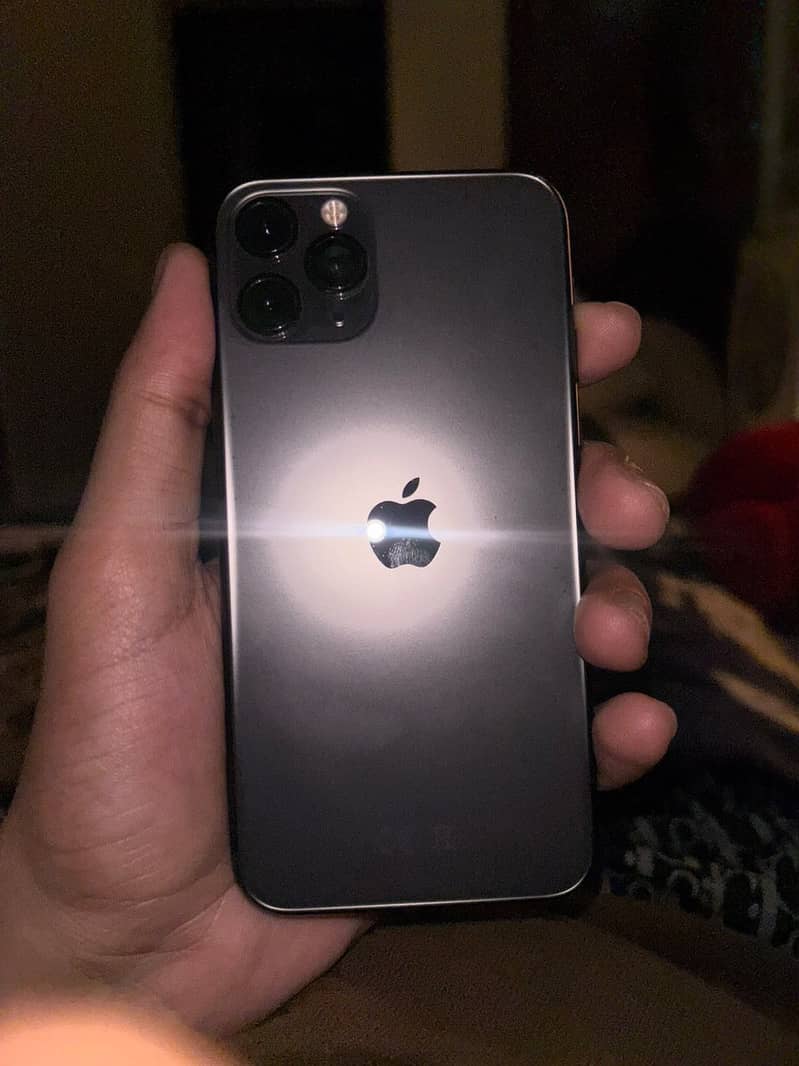 Apple iPhone 11 Pro 4