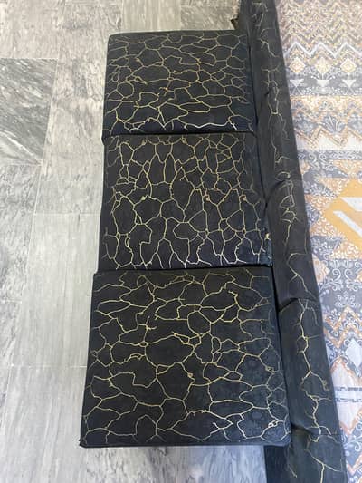 KING SIZED UNIQUE DESIGN BED SET