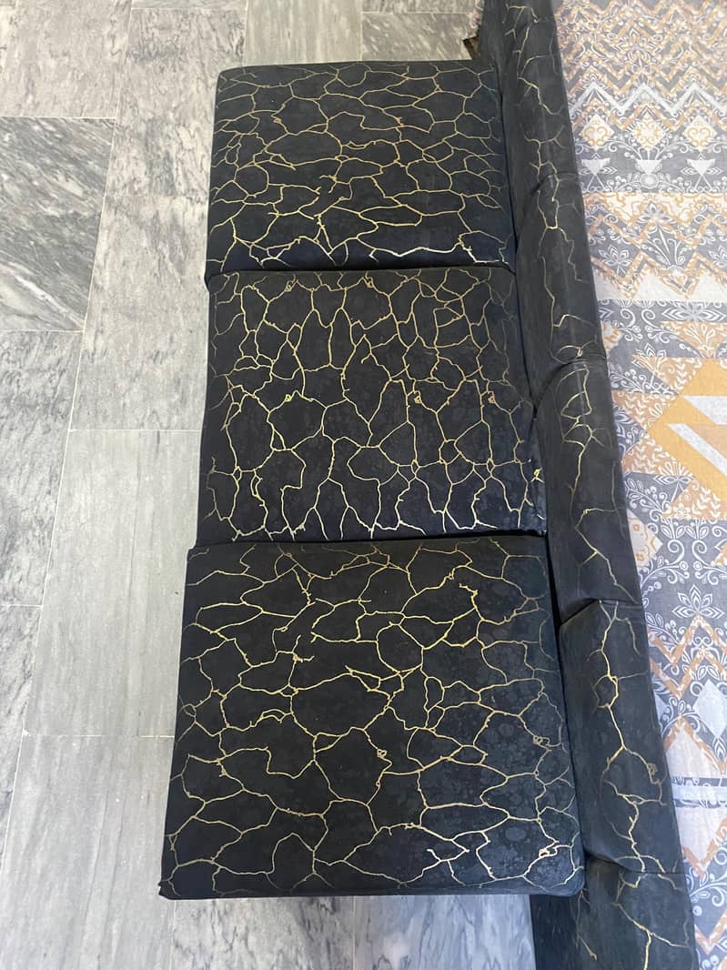 KING SIZED UNIQUE DESIGN BED SET 0